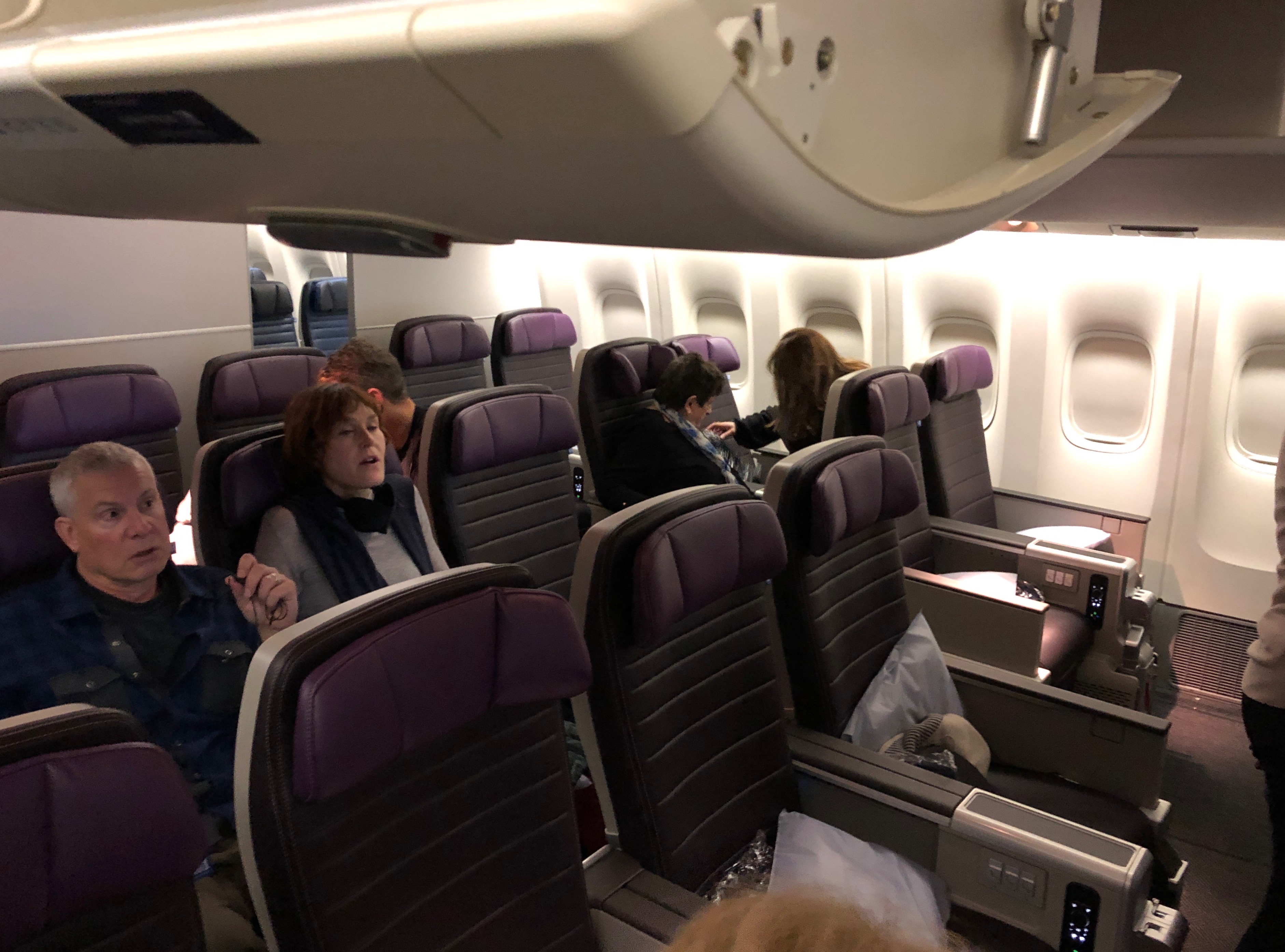 United Boeing 777 200 Interior